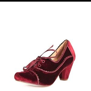 Chelsea crew Oxford style kitten heels